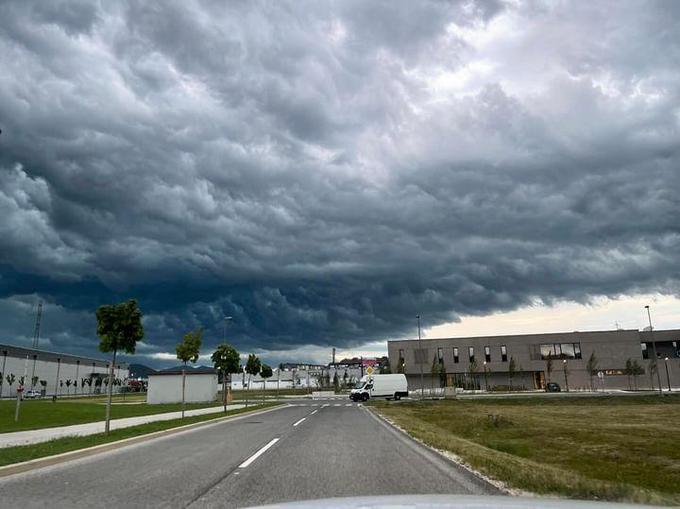 Nevihtni oblaki v celjski regiji.  | Foto: Bralec