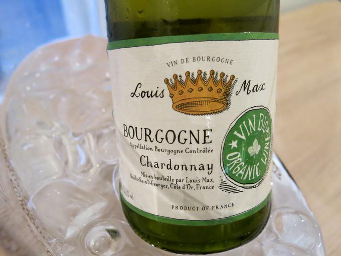 Izvrsten chardonnay iz burgundske kleti Louis Max, ki ga v Monsteri prodajajo za solidnih 30 evrov. | Foto: Miha First
