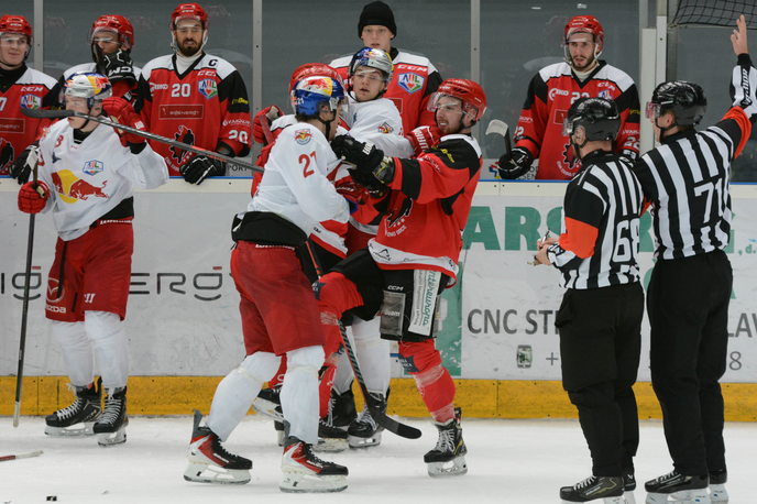Hdd Jesenice : Salzburg Juniors | Jeseničani so na domačem ledu izgubili proti ekipi Red Bull Hockey Juniors. | Foto Matias Demšar
