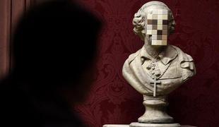 Banksyjev kontroverzni kip v liverpoolski galerij