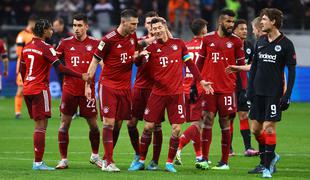 Vodilni Bayern zmagal v Frankfurtu, Leipzig brez Kampla v Bochumu