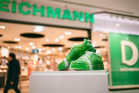 Deichmann, Azram, Beyond the sole