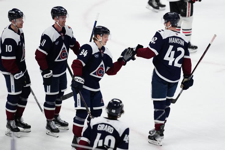Moštvo Colorado Avalanche je zmagalo po izvajanju kazenskih strelov. | Foto: Reuters