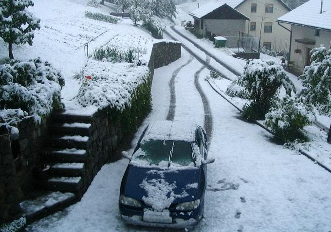 V torek, pred natanko 18 leti, 30. maja 2006, je Loški Potok za krajši čas prekrila skoraj 10-centimetrska snežna odeja. | Foto: Andreja Mišič/Meteoinfo Slovenija