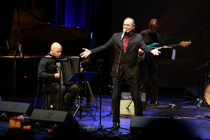 Jure Ivanušič | Slovenski šanson 2025 je po ponovnem odločanju žirije postala skladba Zrcalo družbe, ki jo podpisuje in izvaja Jure Ivanušič z zasedbo Nordunk. | Foto Adrijan Pregelj