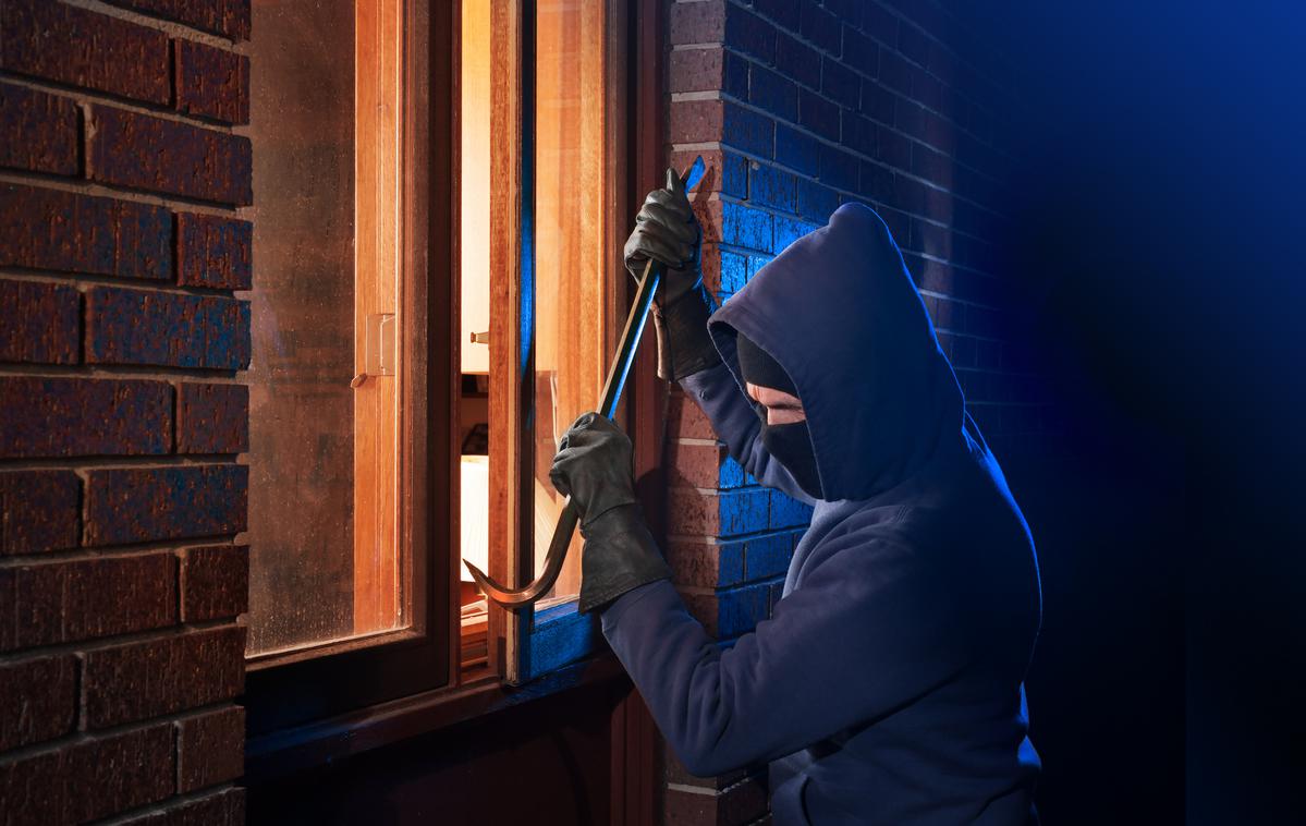 vlomilec | Policija je v hišni preiskavi na domu osumljenca našla ukradene predmete in jih že vrnila lastnikom. | Foto Getty Images
