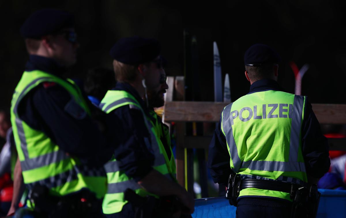 Seefeld doping | Policisti, ki so sodelovali pri današnji raciji. | Foto Reuters