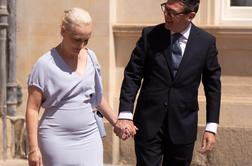 Žena britanskega premierja zaradi obleke v središču spletnega linča