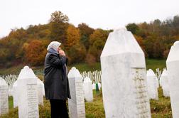 Podpredsednica srbskega parlamenta razburila s tvitom o smrti vodje Mater Srebrenice