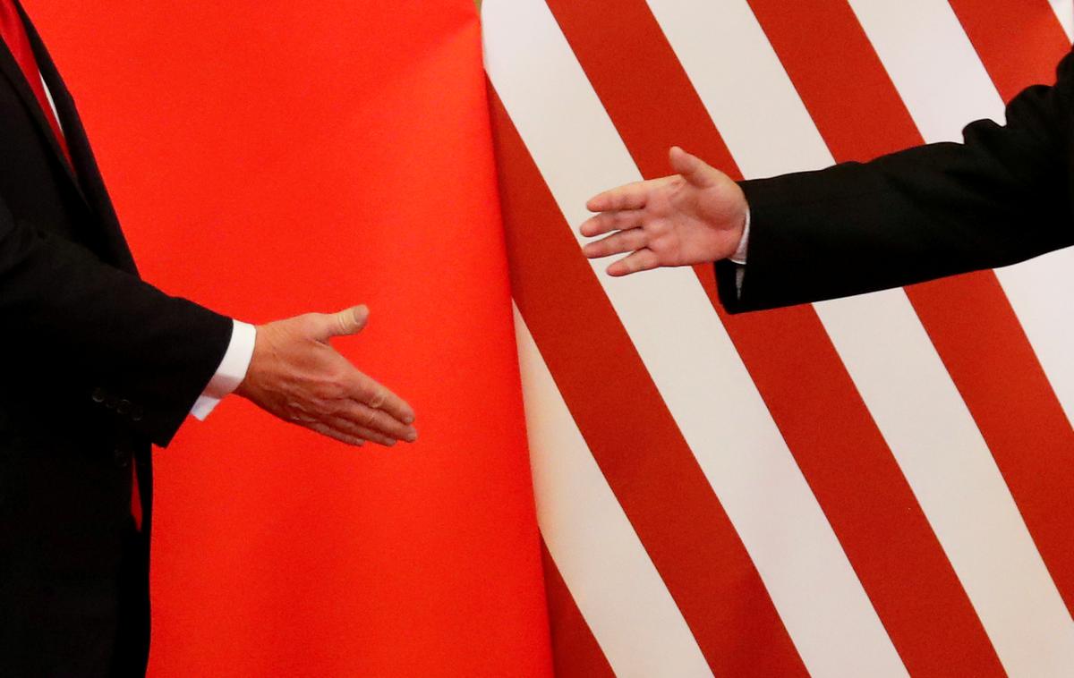 Kitajska, ZDA | Decembra lani sta obe vladi sklenili, da trgovinski dogovor dosežeta do 1. marca, po tem datumu bi lahko ZDA zvišale carine na velik del kitajskega uvoza. Ker pa sta strani blizu dogovora, je ameriški predsednik Donald Trump sklenil s tem še počakati. | Foto Reuters