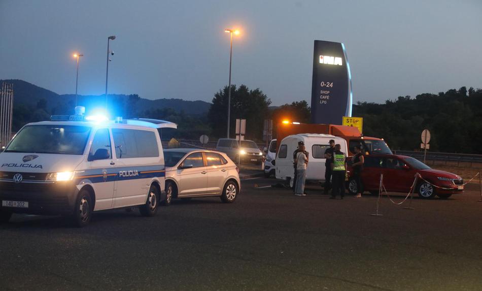 Tragedija na počivališču: Poljak naj bi do smrti povozil svojega otroka