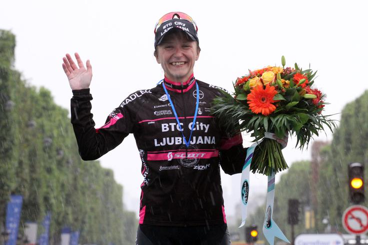 "Najbolj ponosna sem na to, da sem v Parizu na dirki La Course by Le Tour de France leta 2015 zmagala v razvrstitvi za najboljšo sprinterko in to v času, ko je tam potekala zadnja etapa Toura. To je gotovo nekaj posebnega." | Foto: osebni arhiv Mie Radotić