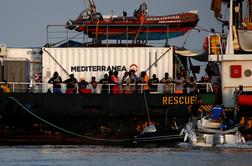Rešili migrante, ki so za več kot mesec dni obtičali na tovorni ladji