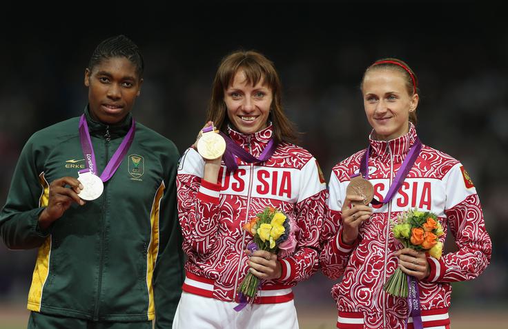 castor semenya Zaradi dopinga so zlato olimpijsko medaljo Marie Savinove iz Londona predali Semenyi. | Foto: Getty Images