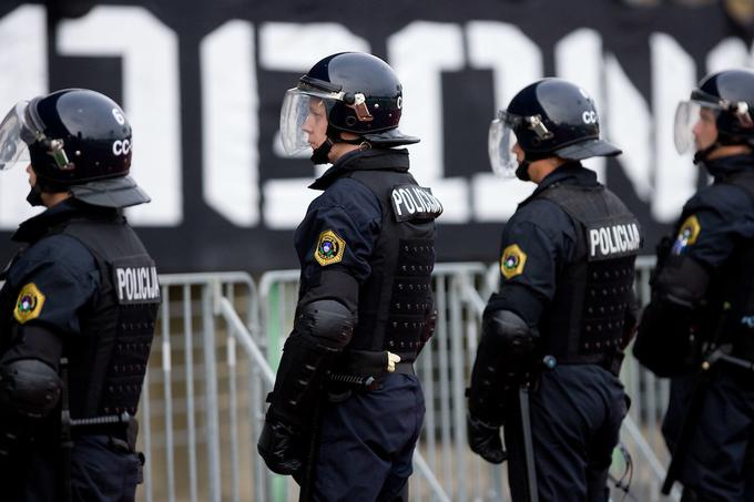 policija Olimpija Maribor | Foto: Vid Ponikvar