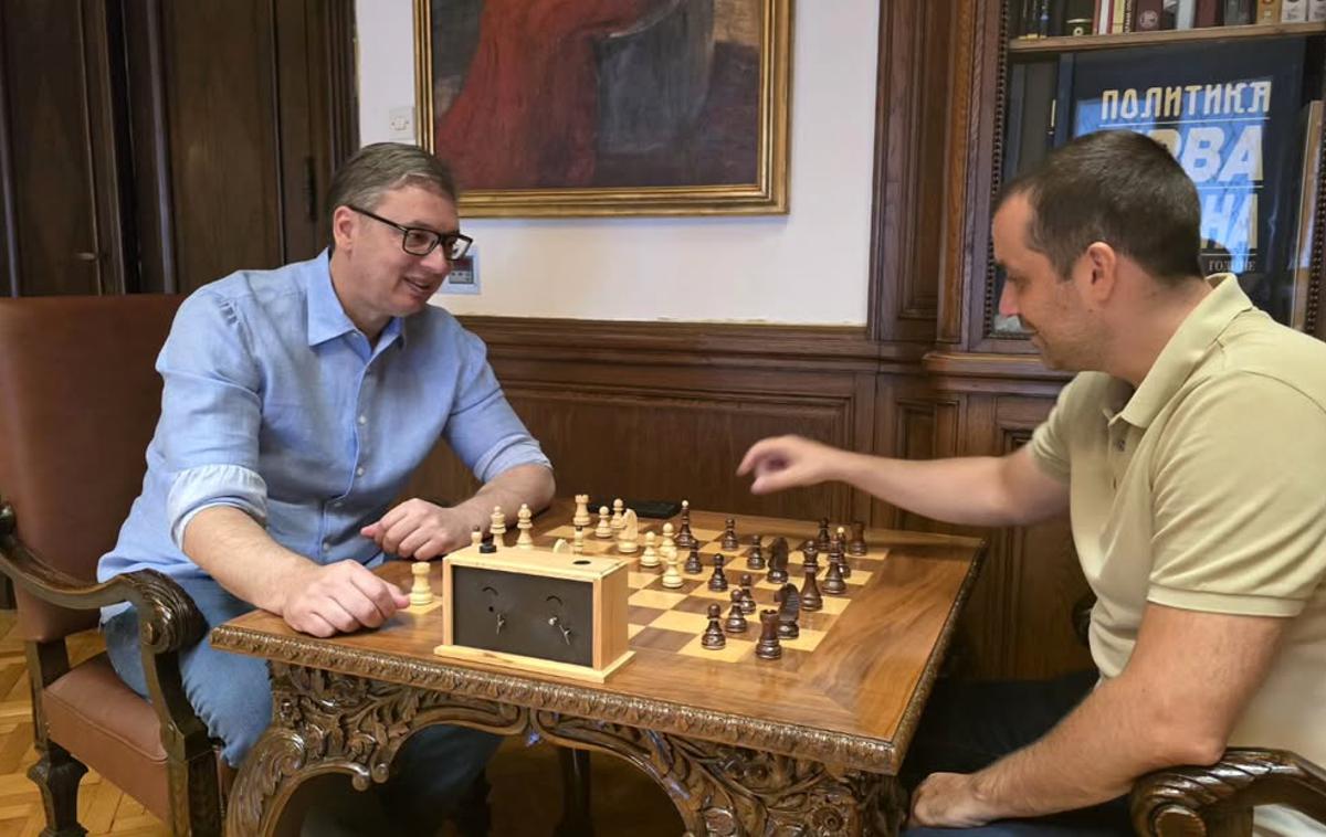 Aleksandar Vučić | Srbski predsednik Aleksandar Vučić je v času množičnih protestov v Beogradu po lastnih navedbah igral šah. | Foto Instagram/buducnostsrbijeav