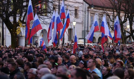 Novomeščani zahtevajo konkretne ukrepe: "Ne odstop, hočemo rešitve." #vŽivo