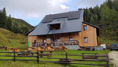 Koča na Loki pod Raduho (1534 m)