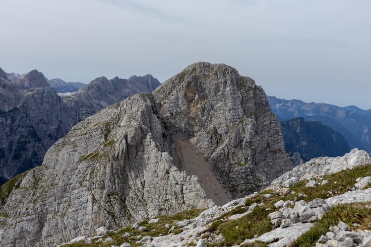 Pogled z Gamsovca na bližnji Pihavec. | Foto: Matej Podgoršek