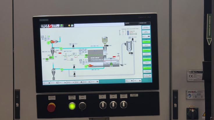 Skrbno nadzorovan postopek praženja kave. Strokovnjaki kave vedo, da se tudi z majhnimi spremembami pri temperaturi in času praženja lahko dosežejo dokaj različni rezultati. | Foto: Srdjan Cvjetović