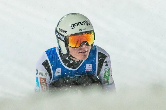 Domen Prevc | Domen Prevc je po incidentu s smučmi na ekipni tekmi v Oberstdorfu ostal brez skoka v prvi seriji, SZS pa je po pritožbi prejela zavrnilno odločitev Fisa. | Foto Guliverimage