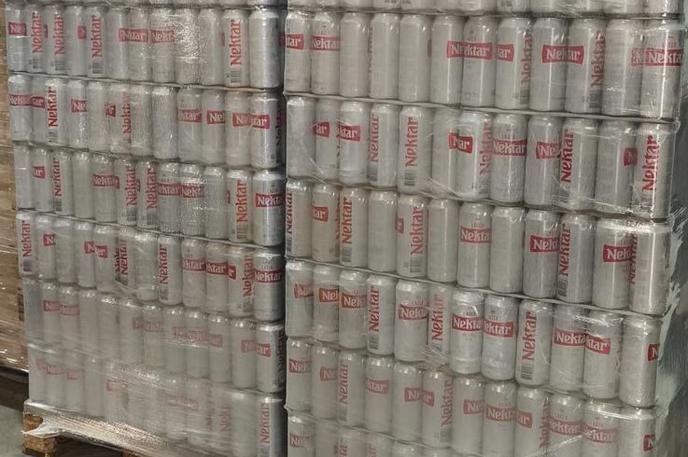 Zaseženo pivo | Pivo nektar v hrvaških trgovinah stane okoli 1,2 evra ali več za pločevinko, medtem ko bo kupec odštel bistveno manj. | Foto Carinska uprava Republike Hrvaške
