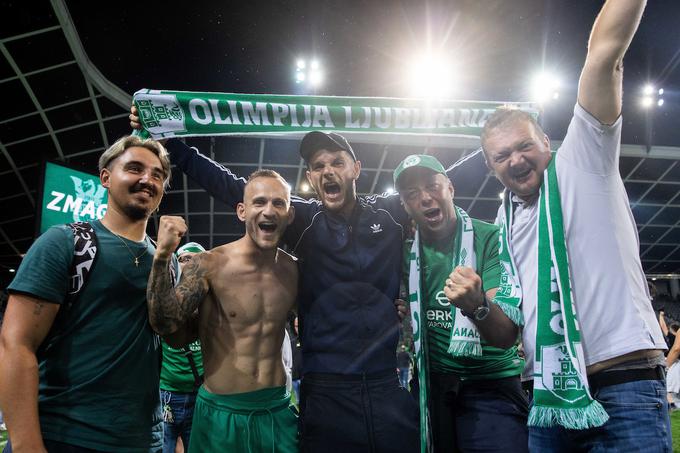 Navijači so proslavljali uspeh skupaj z nogometaši. | Foto: Vid Ponikvar/Sportida
