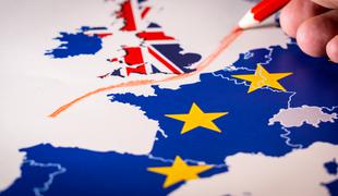 Stavnice o brexitu: največ možnosti med aprilom in junijem