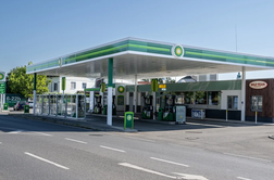 BP prodaja vseh 250 bencinskih servisov in polnilno omrežje v Avstriji
