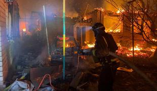 Ruski napadi na železniško infrastrukturo: vsaj 15 ranjenih