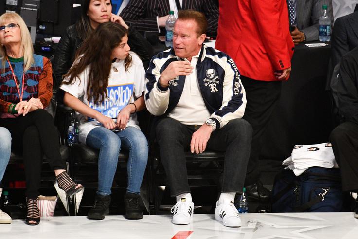 Navijač v prvi vrsti je bil tudi nekdanji guverner Kalifornije in filmski mišičnjak Arnold Schwarzenegger. | Foto: Getty Images