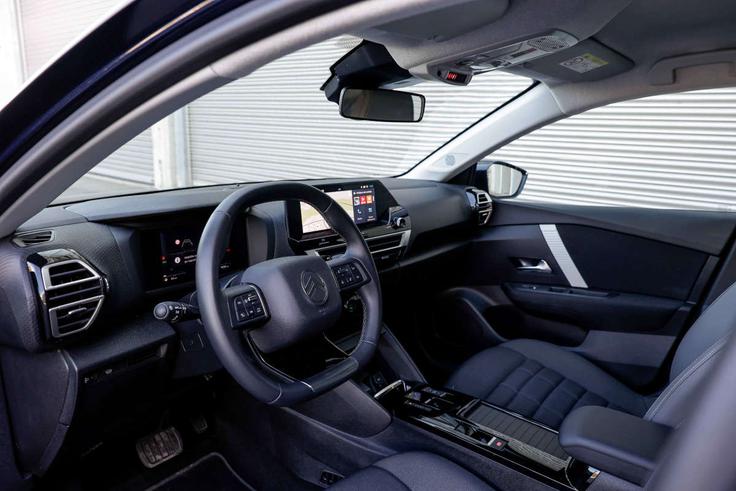Notranjost, ki navdušuje: moderna in uporabniku prijazna kabina Citroëna C4 je polna všečnih detajlov, pametnih odlagalnih mest in digitalnih zaslonov. | Foto: Citroën