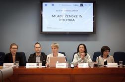 "Politika so starejši od 50 let, ki govorijo starejšim od 50 let"