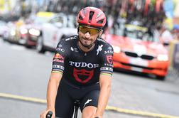 Julian Alaphilippe si je v slogu Primoža Rogliča naravnal izpahnjeno ramo #video