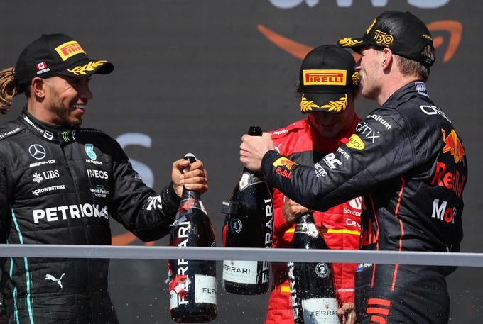 Lewis Hamilton se je prvič po uvodni dirki sezoni znašel med najboljšimi tremi. | Foto: Reuters