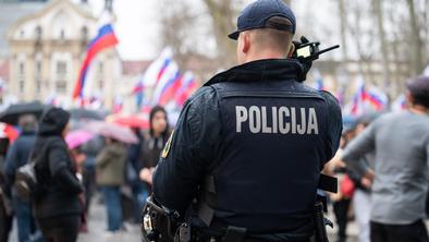 V društvu novinarjev obsojajo napad na fotoreporterja na petkovem protestu v Ljubljani