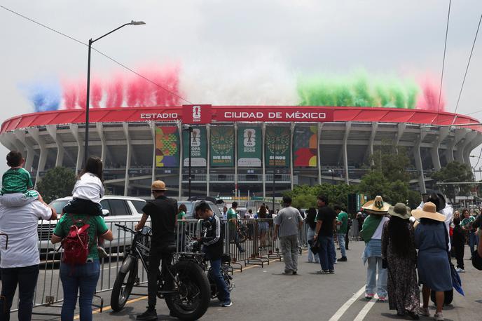Azteca 2026 | Pred stadionom Azteca je pred uvodno tekmo svetovnega prvenstva umrl moški. | Foto Reuters