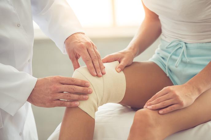 koleno bolečina | Osteoartrtis pogosto spremljajo neprijetne bolečine. | Foto Getty Images