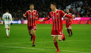 Bayern po preobratu do zmage in 16 točk prednosti