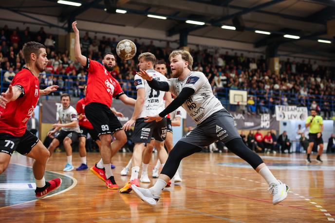 Trimo Trebnje : Slovan LL Grosist | Slovan ostaja druga ekipa lige NLB, ima pa le še tri točke prednosti pred Trimom. | Foto Aleš Fevžer