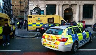 Moškega, ki v Liverpoolu grozil z bombo, so policisti aretirali