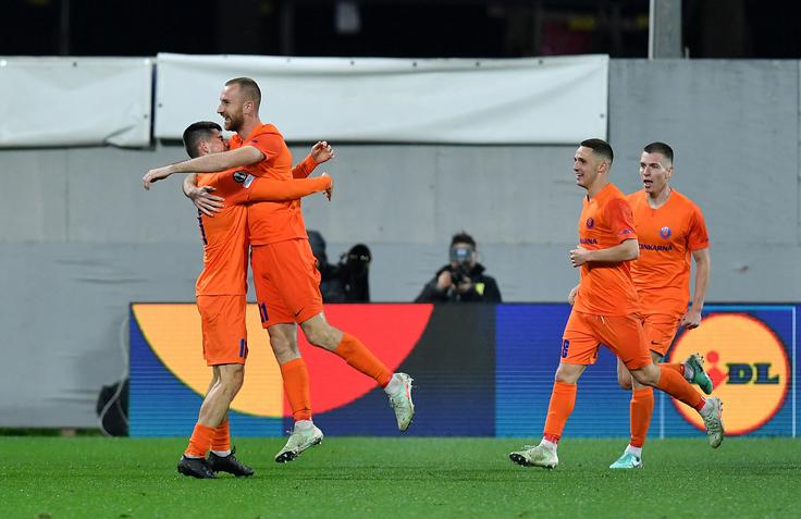 Celjani so v Firencah namučili italijanskega velikana. Sredi drugega polčasa so celo za nekaj minut povedli z 2:1, na koncu pa je po remiju z 2:2 v polfinale le napredovala Fiorentina. | Foto: Reuters