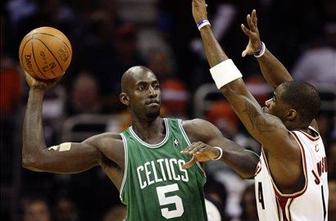 Garnett kot mož do moža stopil do Karla