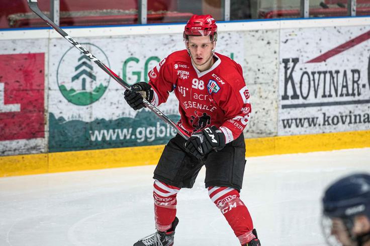 Blaž Tomaževič bo še naprej igral za Jesenice. | Foto: Domen Jančič