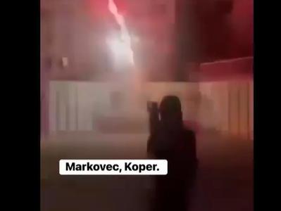 Policija ujela mladoletnike, ki so z raketami obstreljevali blok