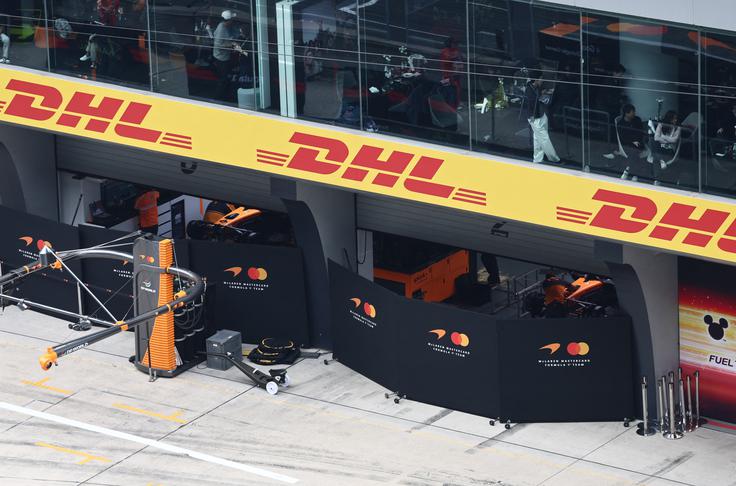 Klavrn konec dirke za McLaren. Še pred štartom. | Foto: Reuters