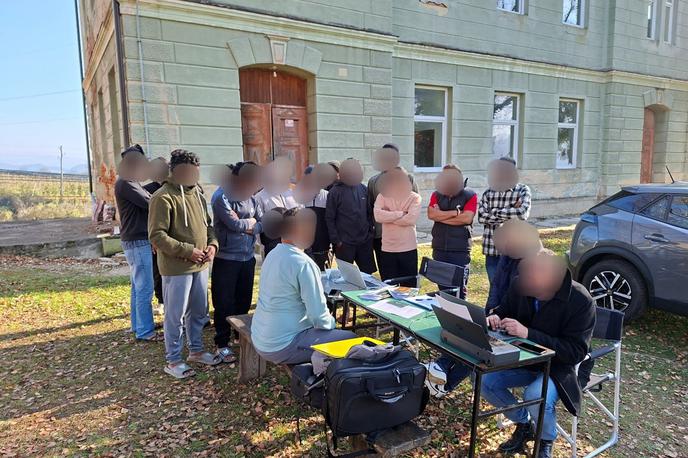 Izkoriščanje delavcev iz Nepala | Pri enem od nadzorov so inšpektorji obravnavali tujce iz Nepala, ki so opravljali delo na podlagi dovoljenja za sezonsko delo, izdanega za tri mesece, na podlagi izkazanih potreb naročnika. | Foto Inšpektorat RS za delo