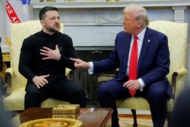 Donald Trump in Volodimir Zelenski sta se v Beli hiši v petek med razpravo, ki je sprva sicer potekala v razmeroma spravljivem tonu, močno sporekla. V prerekanju je sodeloval tudi podpredsednik ZDA J. D. Vance, ki je Zelenskemu očital, da ni pokazal dovolj hvaležnosti za ameriško pomoč Ukrajini.  | Foto: Reuters