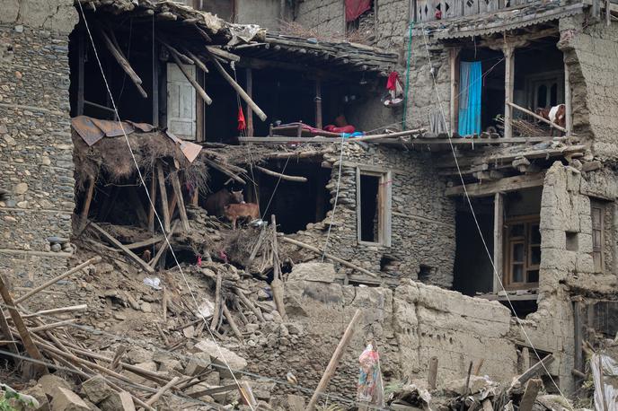Afganistan, potres | Reševalcem je medtem danes uspelo priti do vseh prizadetih odročnih vasi, a se bojijo, da je le malo upanja, da bodo pod ruševinami še našli preživele. | Foto Reuters