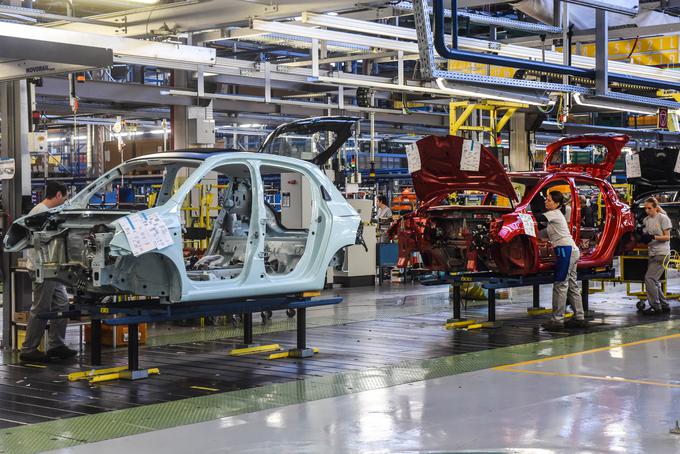 Clio četrte generacije je tretji model, ki ga izdelujejo v novomeški tovarni Revoz. Od junija so izdelali že 60 tisoč cliov, skupno pa bodo letos izdelali 190 tisoč avtomobilov. | Foto: Gašper Pirman